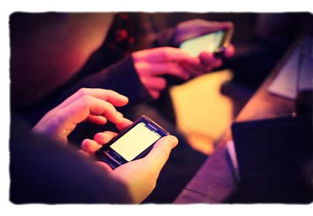 Le rôle des styles d’attachement à une enseigne sur la pression de vente et sur la propension à résister : application au marché de la téléphonie Le rôle des styles d’attachement à une enseigne sur la pression de vente et sur la propension à résister : application au marché de la téléphonie