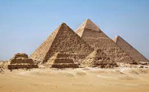 La construction de la grande pyramide de Gizeh aurait-elle pu être menée à son terme sans une exceptionnelle organisation logistique ?